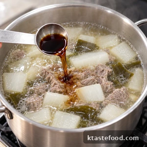 Soup soy sauce added to Korean beef and radish soup